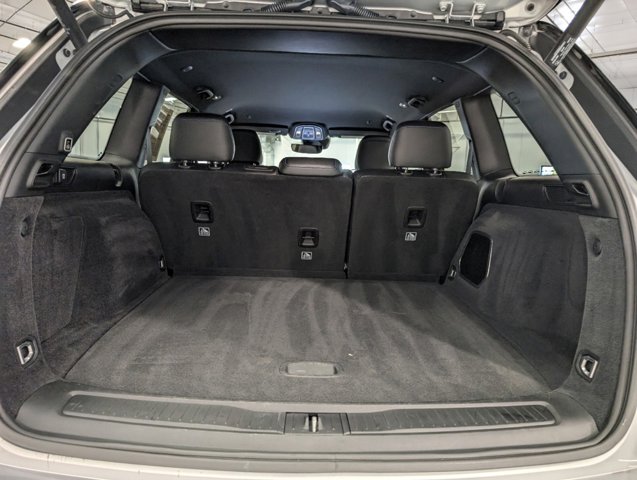 2024 Jeep Grand Cherokee 4xe storage space