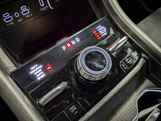 2024 Jeep Grand Cherokee 4xe gear shift