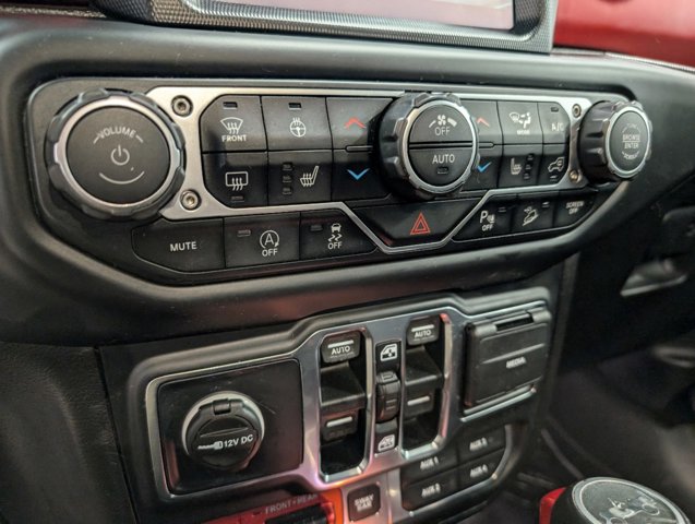 2019 Jeep Wrangler Unlimited console