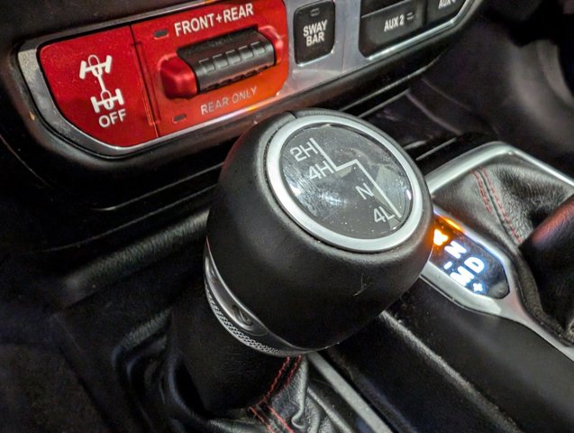 2019 Jeep Wrangler Unlimited gear shift