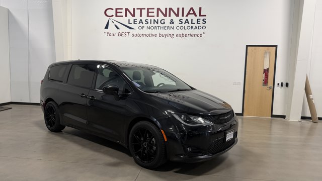 2020 Chrysler Pacifica Touring's photo