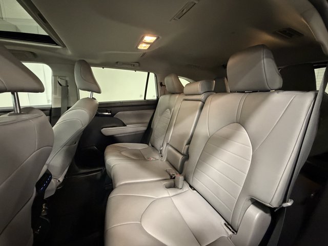 2022 Toyota Highlander XLE - Photo 16