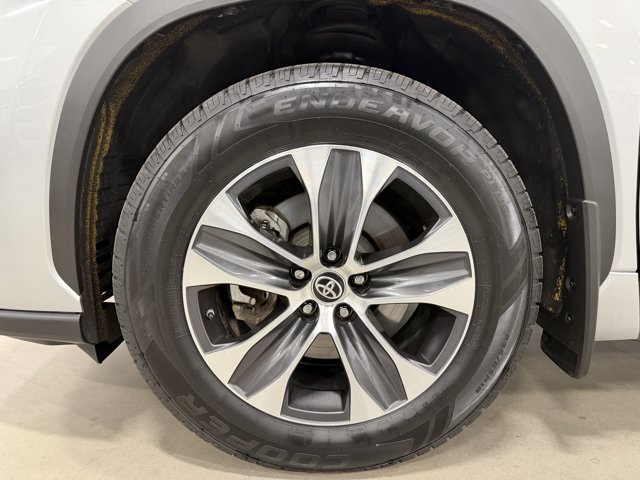2022 Toyota Highlander XLE - Photo 18
