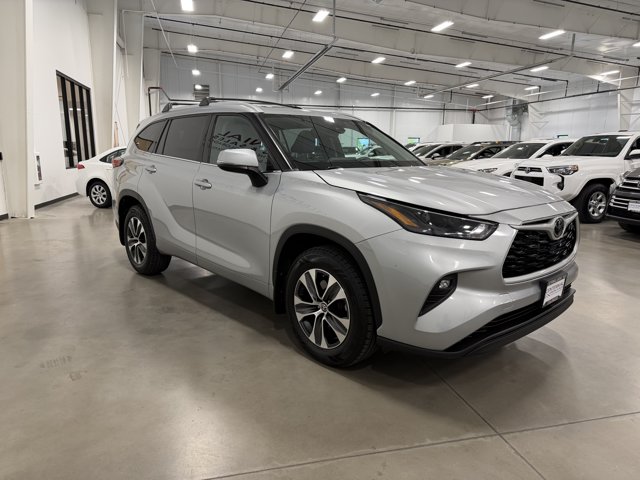 2022 Toyota Highlander XLE - Photo 3