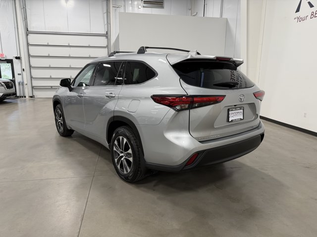 2022 Toyota Highlander XLE - Photo 4