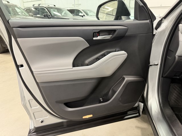 2022 Toyota Highlander XLE - Photo 6