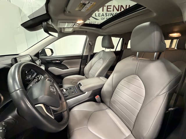 2022 Toyota Highlander XLE - Photo 7