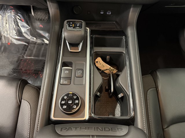 2025 Nissan Pathfinder SL - Photo 14