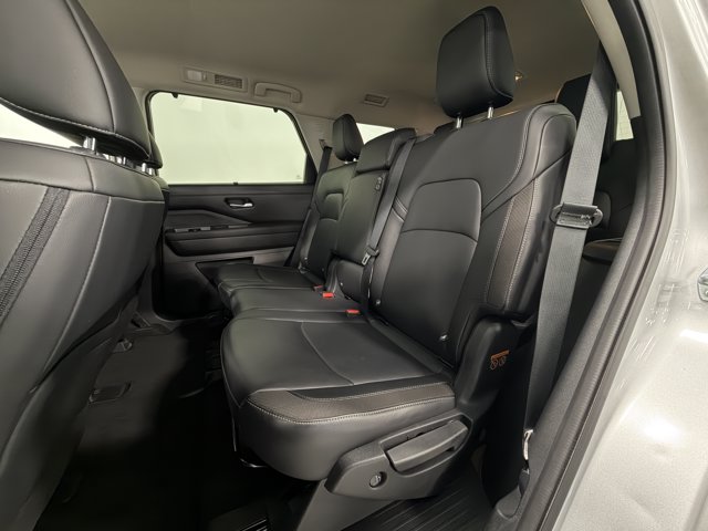 2025 Nissan Pathfinder SL - Photo 16
